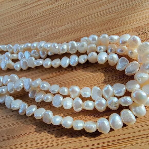 Vintage Women's White and Cream Real pearls triple strand - Picture 4 of 5